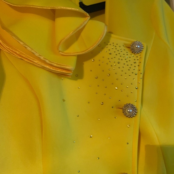 Women's yellow suit size 18 like new - Picture 2 of 2